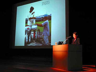 基調講演する大本幸子氏